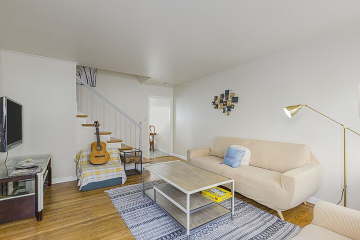 3 BD 2 Bath House Walkable To Bart, Free Parking, Views