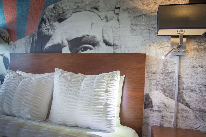 The Rushmore Hotel & Suites BW Premier Collection