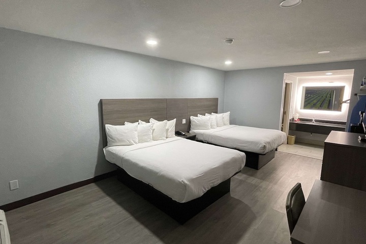 Room 6 of 18