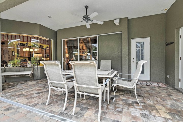 Elegant Valrico Home 15 Mi to Downtown Tampa!