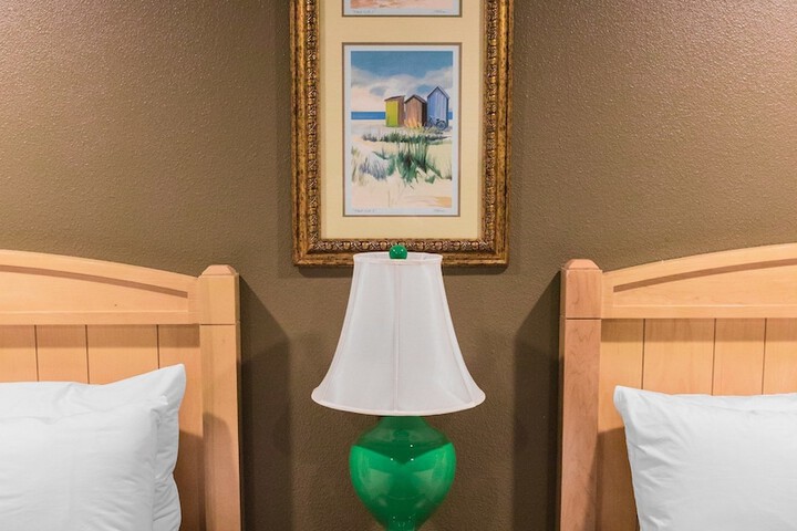 Room 8 of 18