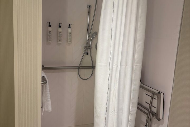 Room 21 of 34