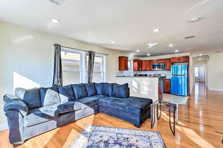 Bright Irvington Home 2 Mi to Prudential Center!