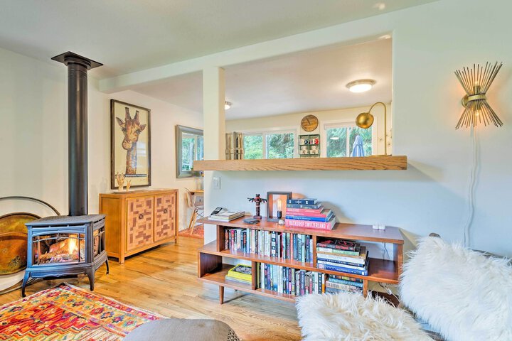 House w / Deck on Whidbey Island 1 Mi From Shore!
