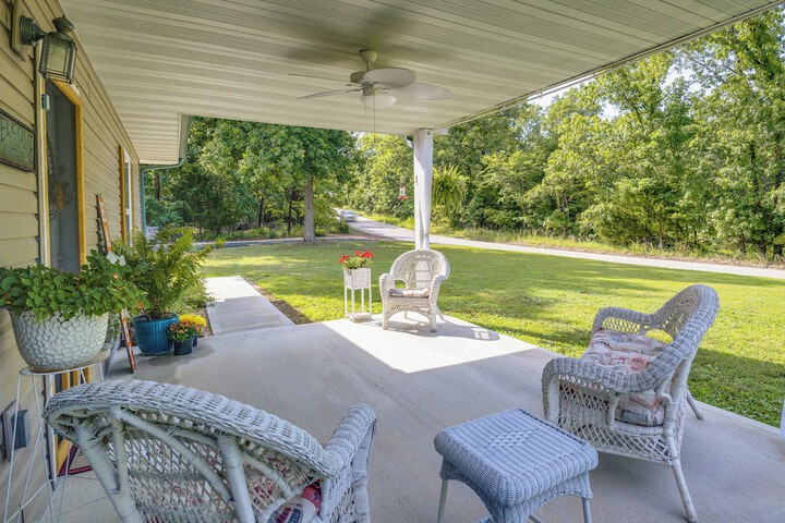 Charming Gravois Mills Escape w / Private Backyard!