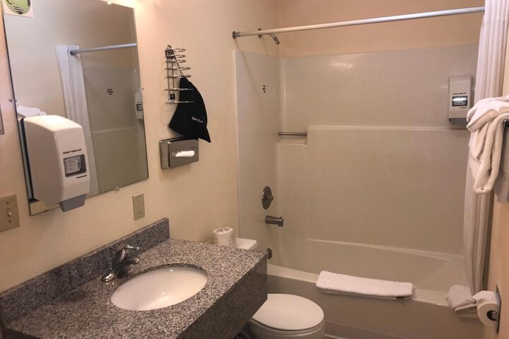Room 9 of 14