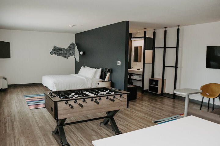 Room 16 of 44