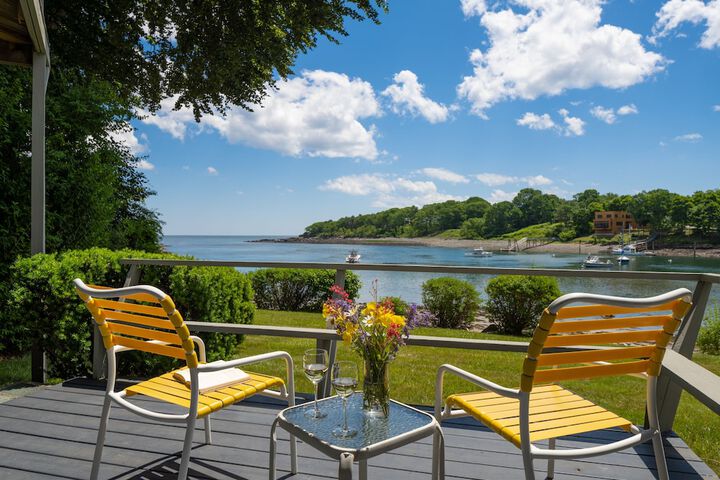 Dockside Guest Quarters & Restaurant