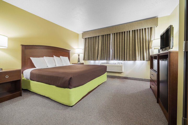 Room 10 of 19