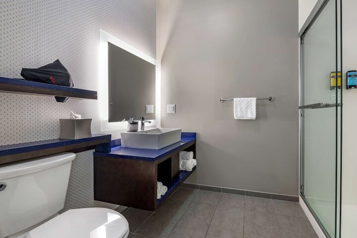 Room 10 of 24