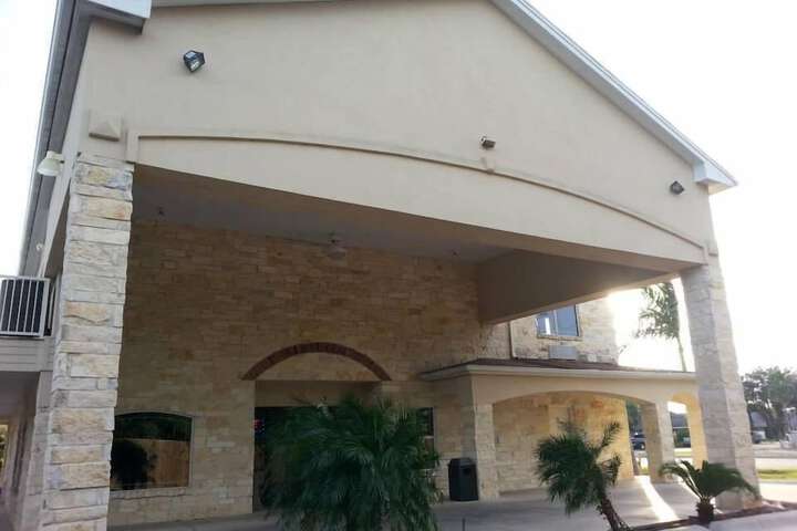 Hotel 6 of 33