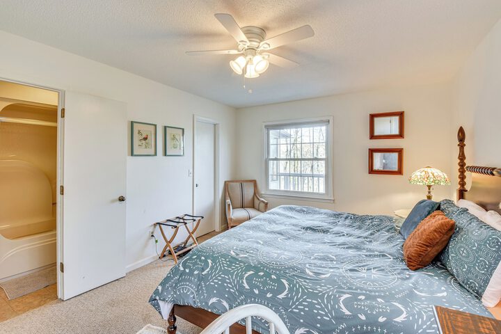 Lakefront Gem w / Games in Westminster!
