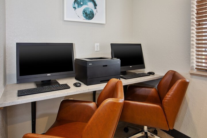 Business Center 31 of 32