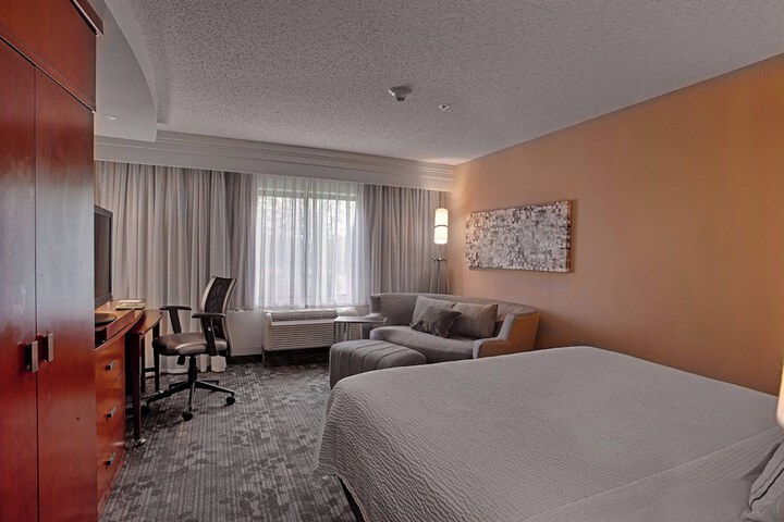 Courtyard by Marriott Wall at Monmouth Shores Corporate Park