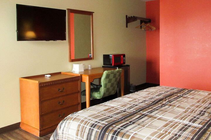 Room 3 of 8