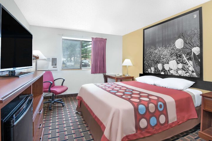 Room 9 of 14
