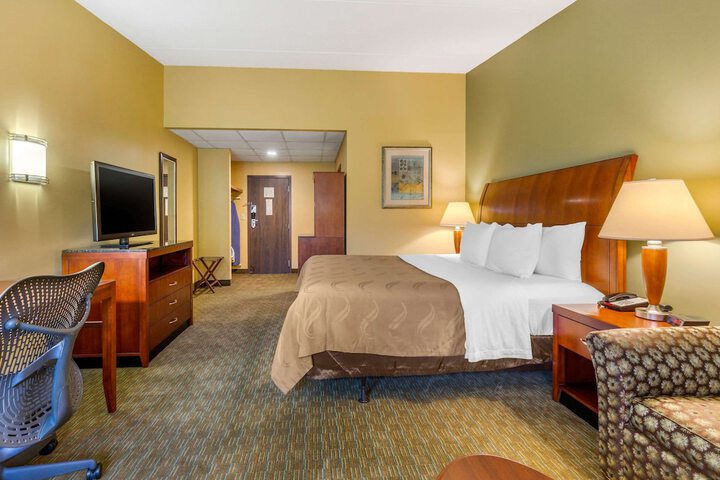 Room 33 of 51