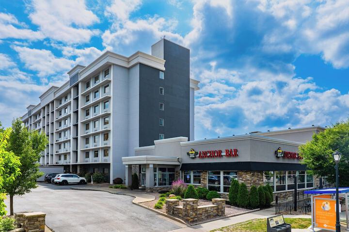 Holiday Inn Niagara Falls State Park Entry by IHG