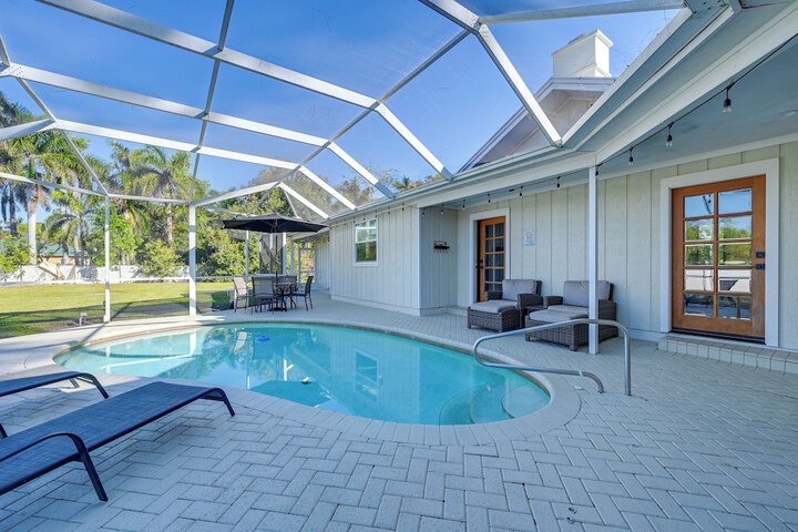 Naples Duplex Home w / Private Pool & Lanai!