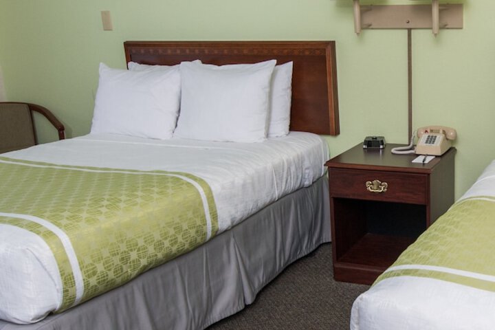 Room 10 of 34