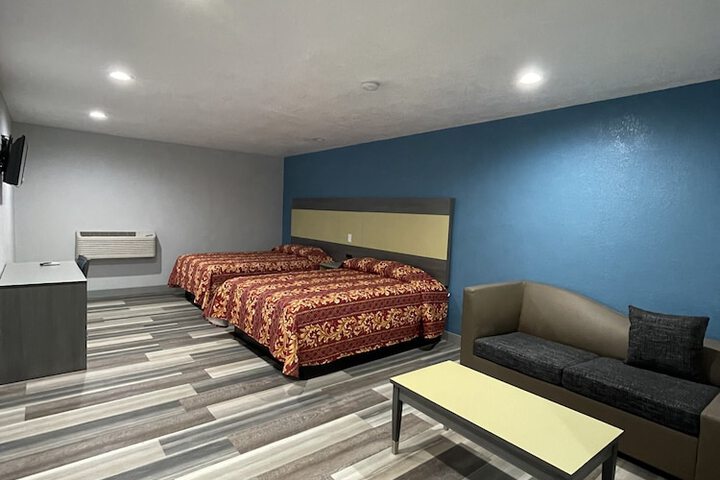 Room 8 of 28