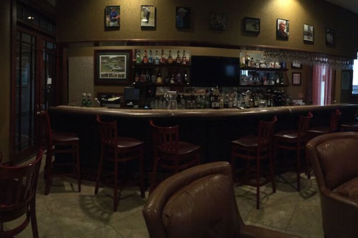 Lounge 12 of 16