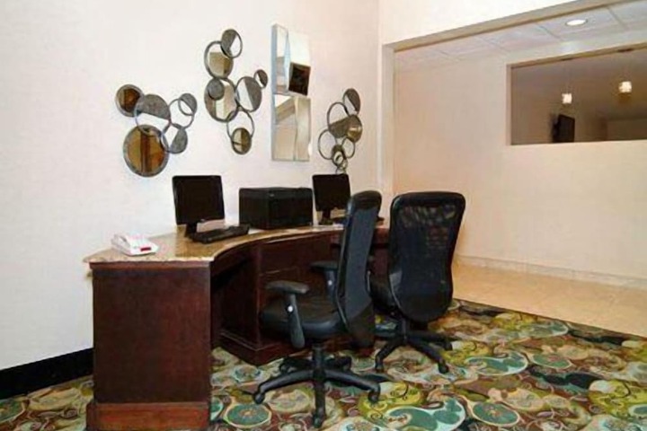 Comfort Suites near Hot Springs Park