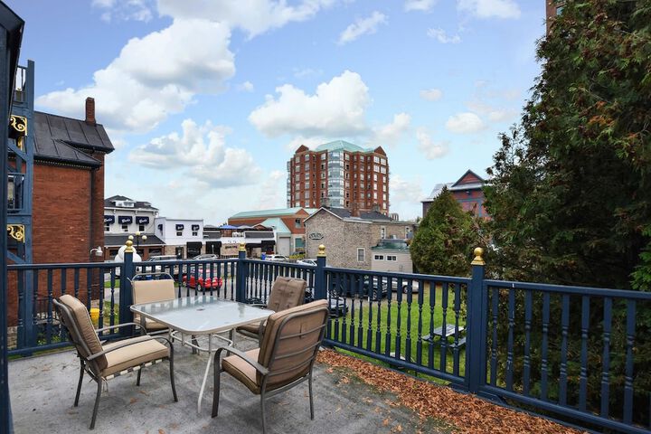The Noble Suites