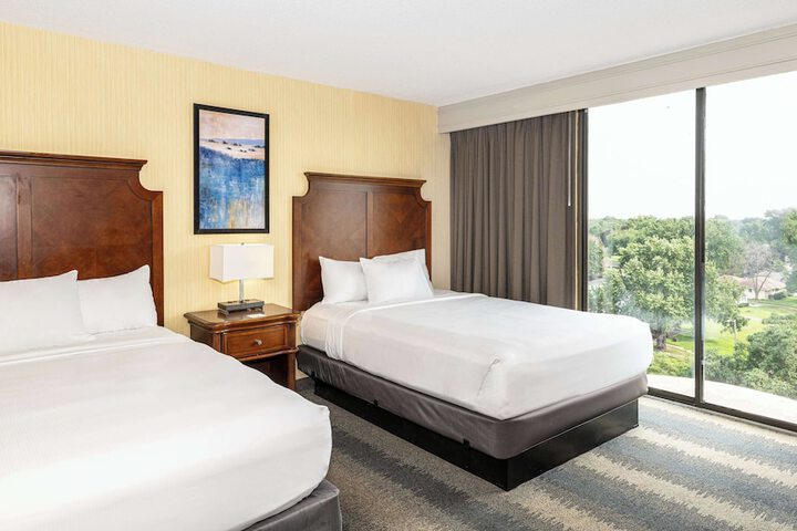 Room 34 of 110