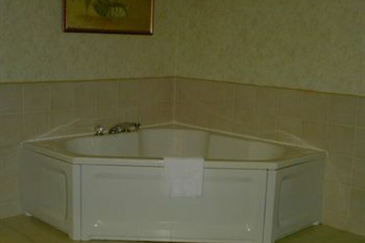 Campton Parkway Inn