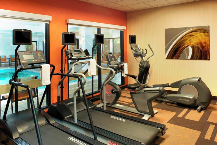 Courtyard by Marriott Cleveland Airport North