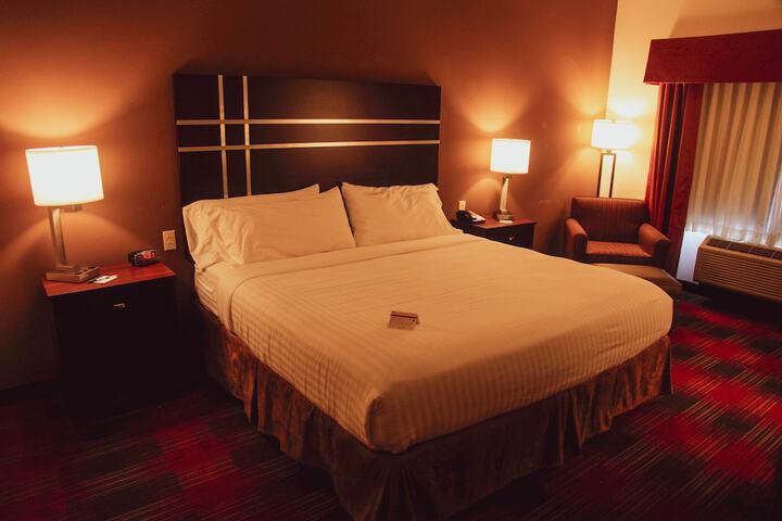 Holiday Inn Express & Suites Cumberland - La Vale by IHG