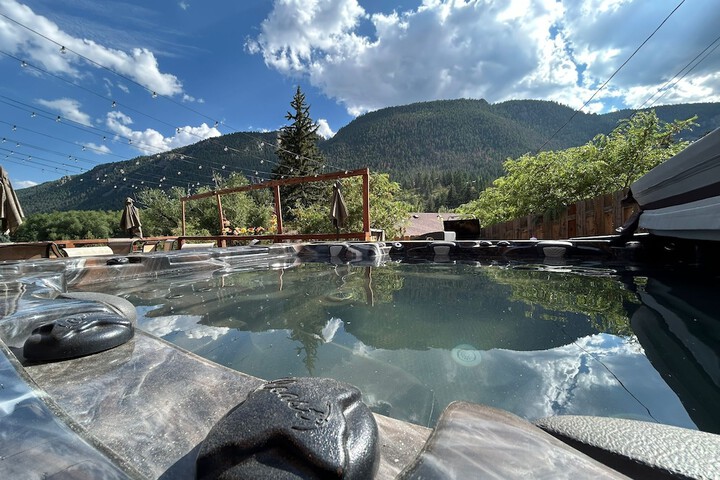 The Green Mountain Falls Lodge