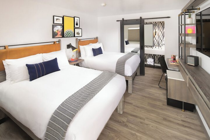 Room 16 of 38