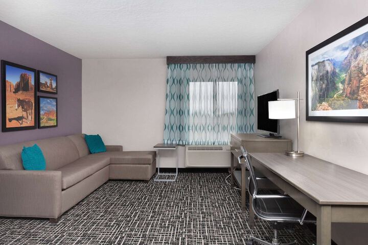 Room 43 of 60