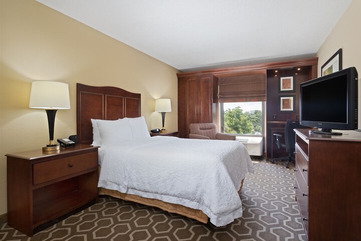 Room 32 of 66