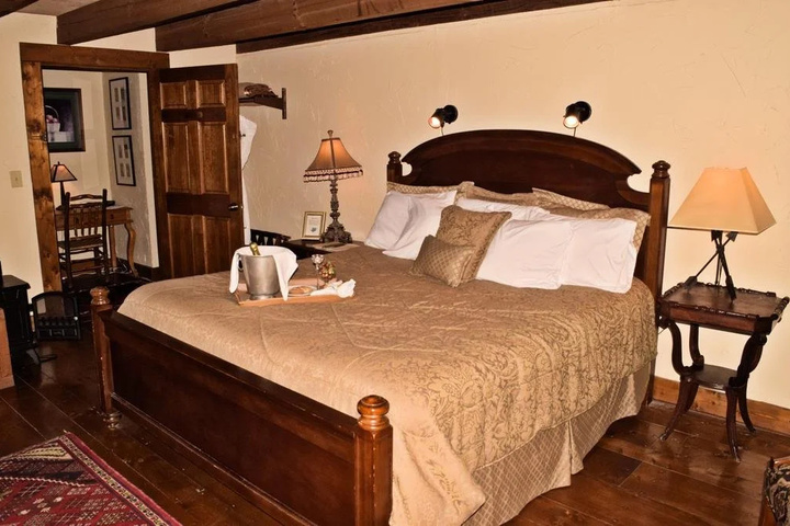 The Overlook Inn