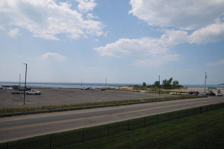 Snyders Shoreline Inn
