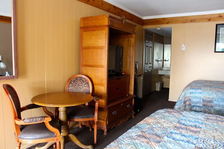 Room 8 of 11