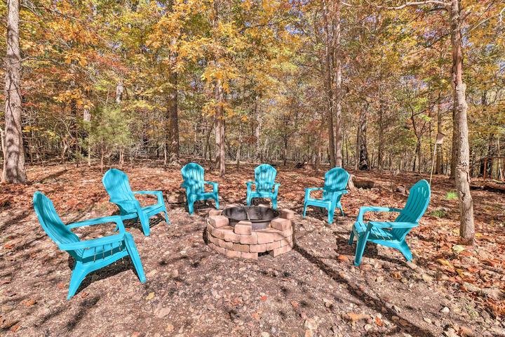 serenity Woods Cabin w / Hot Tub & Fire Pit