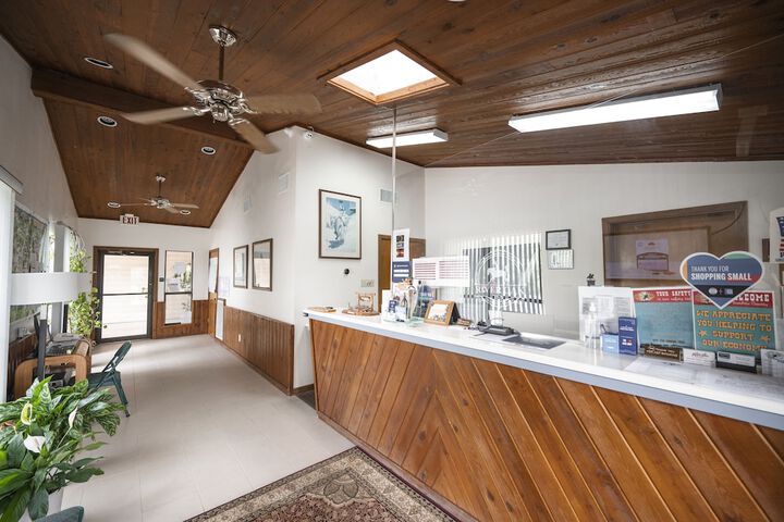 River Oak Inn
