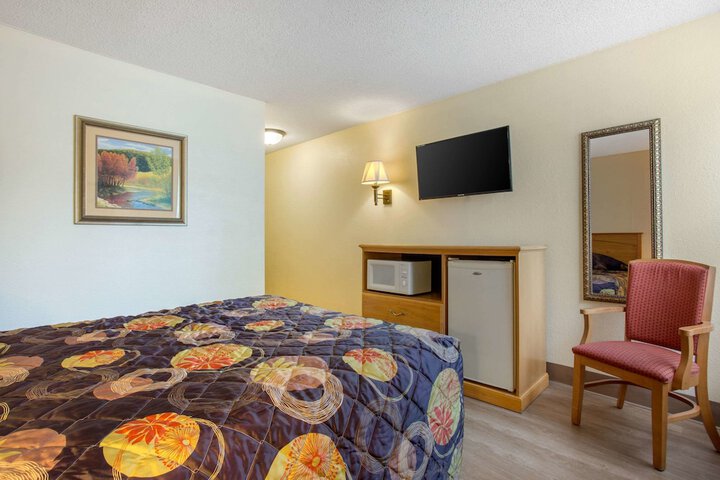 Room 21 of 32