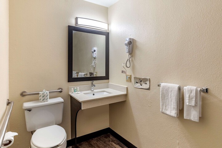 Room 17 of 32