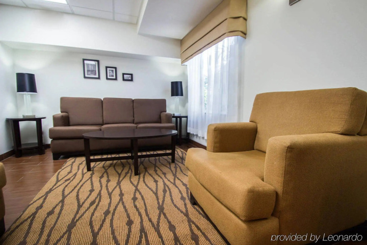 SLEEP INN & SUITES RIVERFRONT