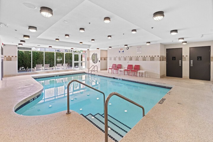 Holiday Inn Hotel & Suites Surrey East Cloverdale by IHG