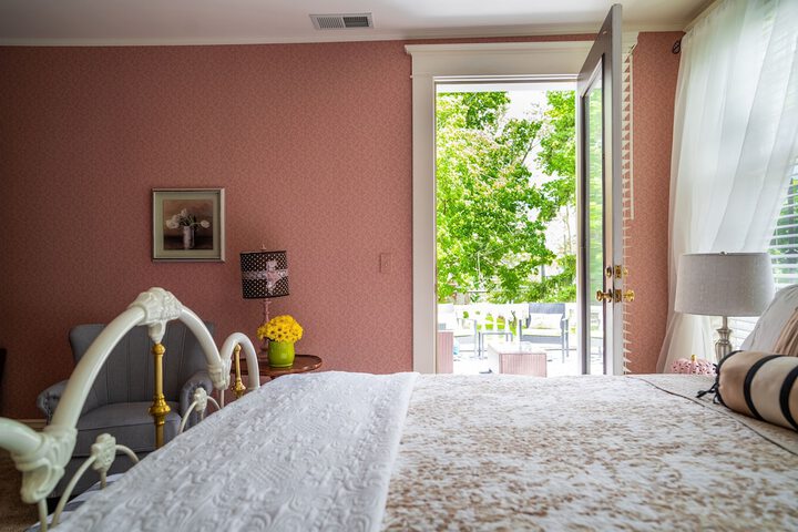 Room 27 of 48