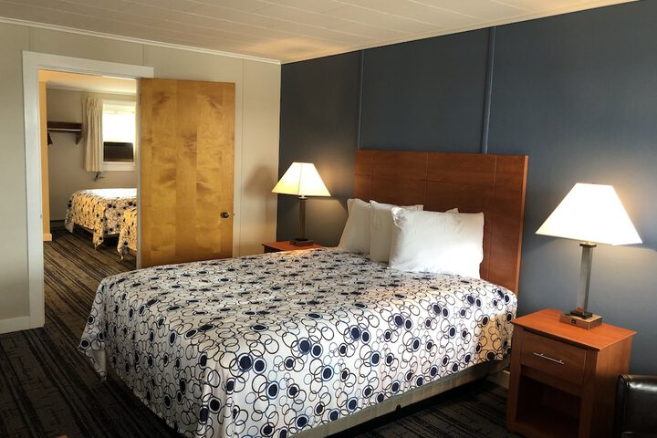 Room 11 of 18