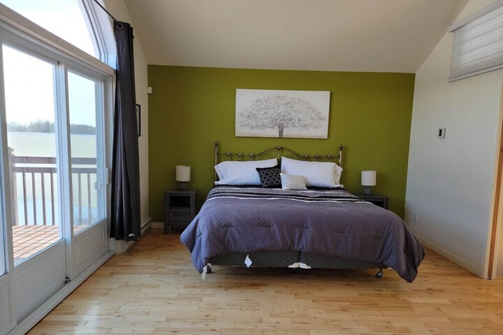 Room 53 of 102