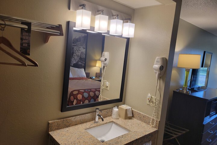 Room 14 of 33