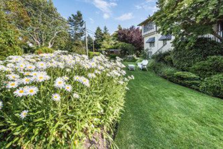 Oak Bay Guest House Bed & Breakfast